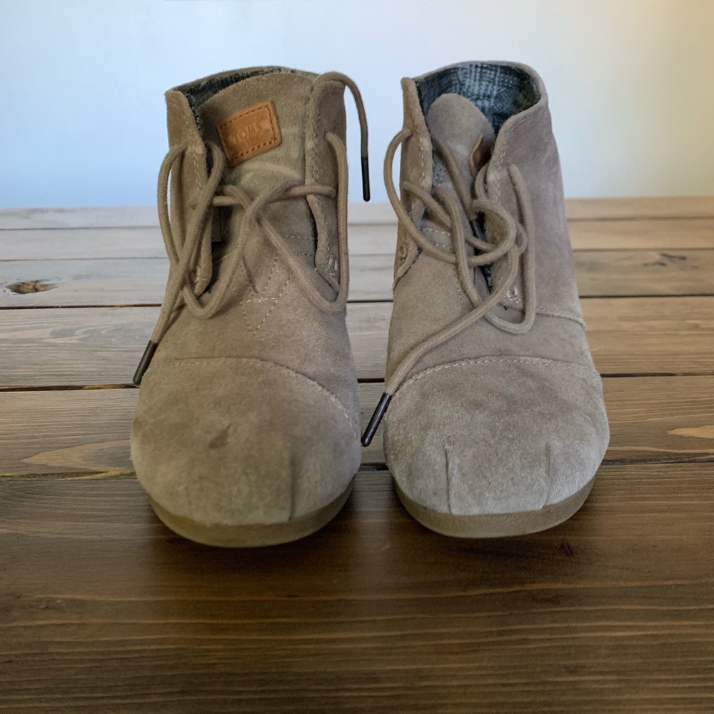 TOMS DESERT WEDGE SHOE